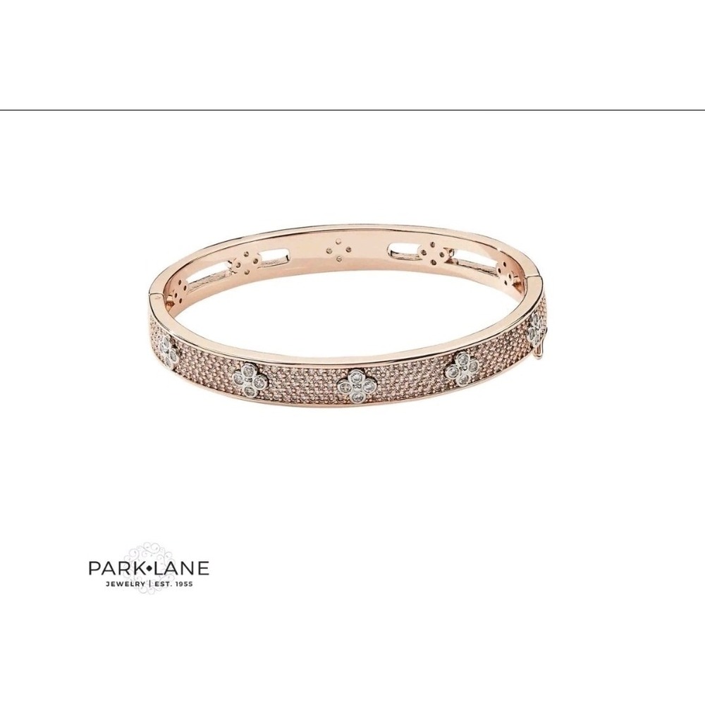 PARK LANE ROSE GOLD ROYAL Bracelet 2 1/4" diameter reversible Quatrefoil Design